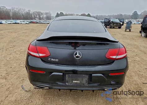 2017 Mercedes-Benz C 300 z USA, uszkodzony, nr VIN WDDWJ4JB2HF354180
